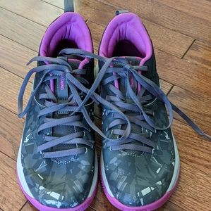 Girl's Under Armour basketball sneakers